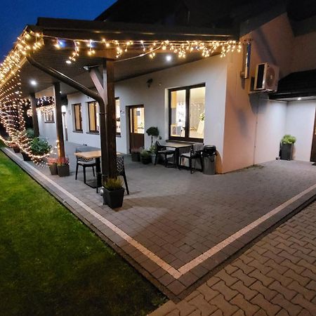 Hotel & Restauracja Wroblewscy Karniewo 외부 사진