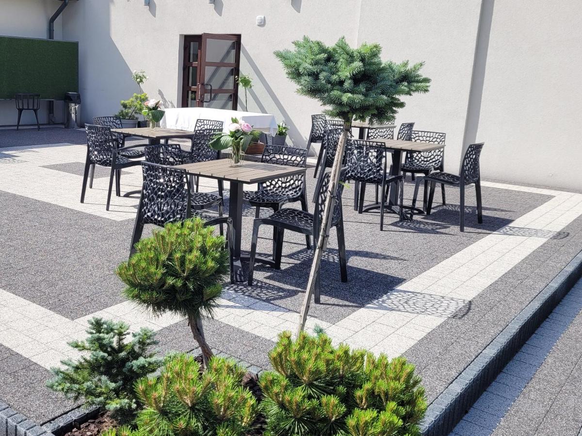 Hotel & Restauracja Wroblewscy Karniewo 외부 사진